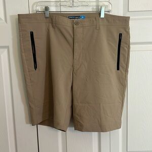 Roundtree and York Performance Kahki Shorts for Men Size 40.  N1